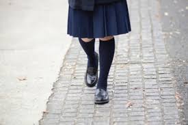 女子高生のスカート丈、西日本は「ひざ下」派、首都圏は「ひざ上」派？ 令和JKの制服事情 | サライ.jp｜小学館の雑誌『サライ』公式サイト さん